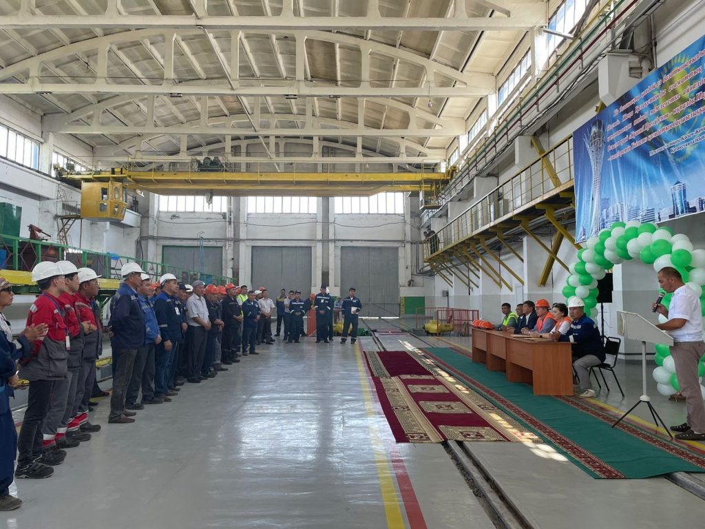 Шұлықтағы жалаңаш жас қыздардың суреттері