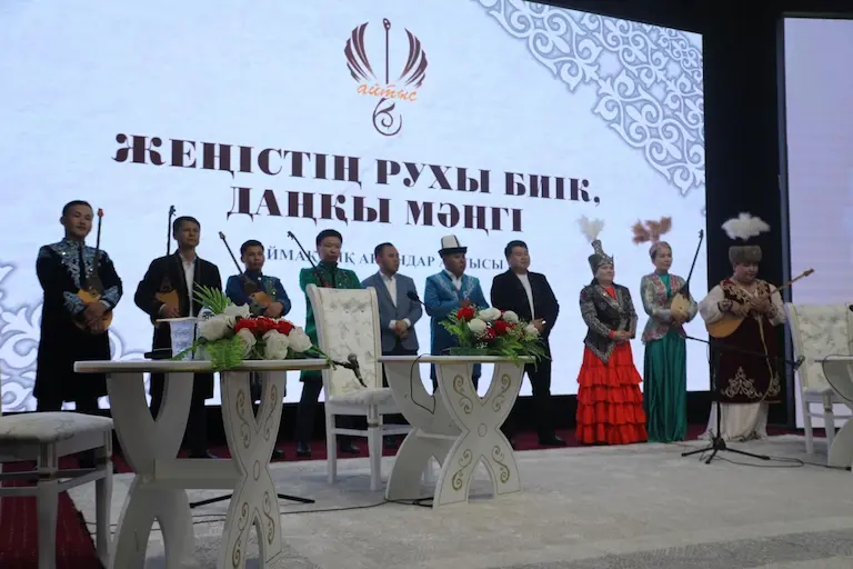Аралда аймақтық ақындар айтысы өтті