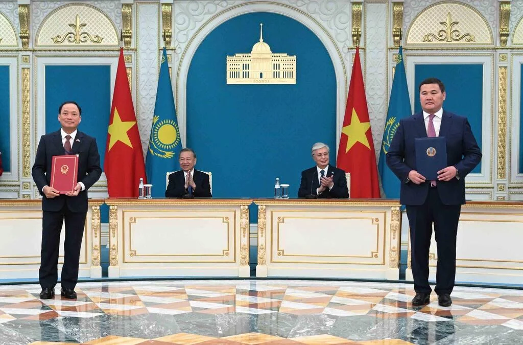 Меморандумға қол қойды