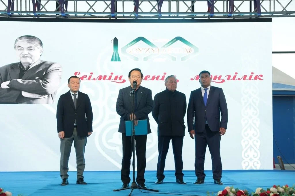 «Ауылым жайлы, бауырым жайлы жыр жазам»