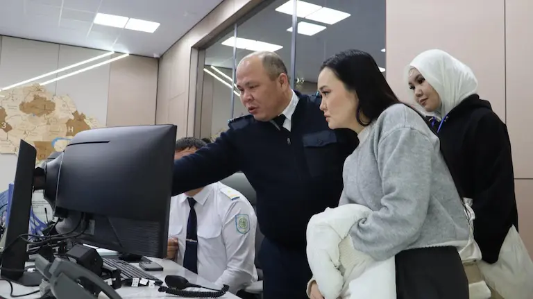 zhedel basqarw ortalyghyndaghy ashyq esik kueni