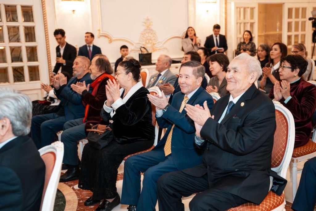 astanada maedeniet qajratkerlerine memlekettik stipendija tapsyryldy02